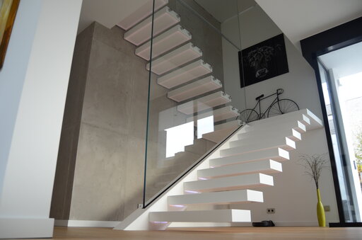 Corian LED - moderne Designtreppe mit corian stufen und led Siller Treppen Design 4