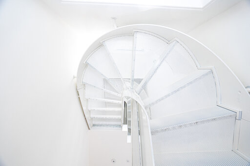Industriedesign 1 - Tottenham Street London Stahltreppen perforiertes Stahlblech Siller Treppen Tottenham Street London Stahltreppen perforierter Stahl Siller Treppen Bild 017