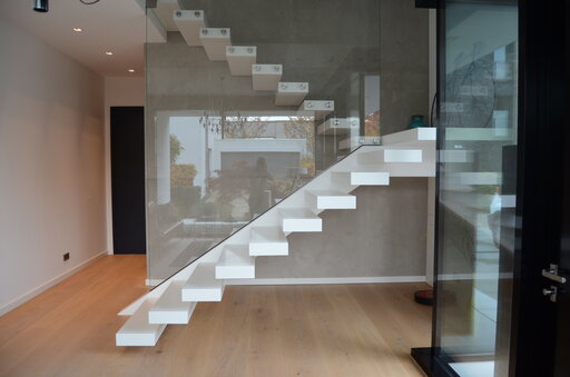 Go Up - moderne Designtreppe mit corian stufen und led Siller Treppen Design 1