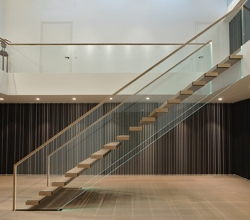 Mistral Monumental - Siller Treppen Design Glastreppe Wangen in einem Stück MünchenPB300134