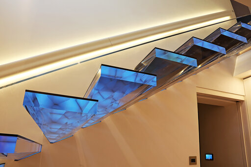 Kragarmtreppe aus Acryl - Kragarmtreppen aus Acryl mit LED