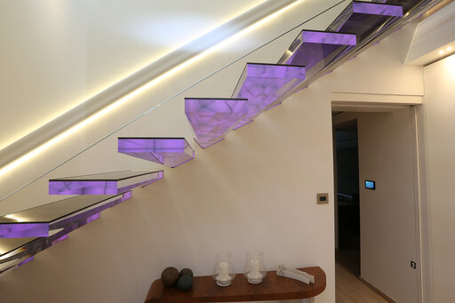 Kragarmtreppe aus Acryl - Kragarmtreppen von Siller LED
